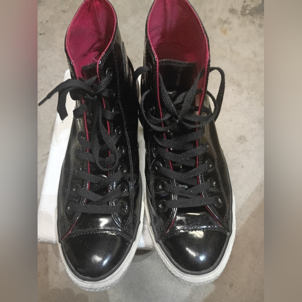 CONVERSE Excellent Condition Black Patent HighTops/Red Canvas Lining